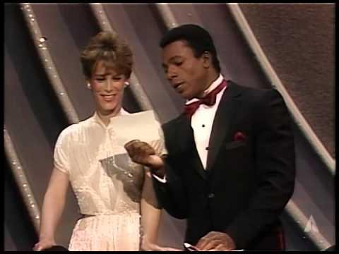 E.T. The Extra-Terrestrial Wins Sound Effects Editing: 1983 Oscars